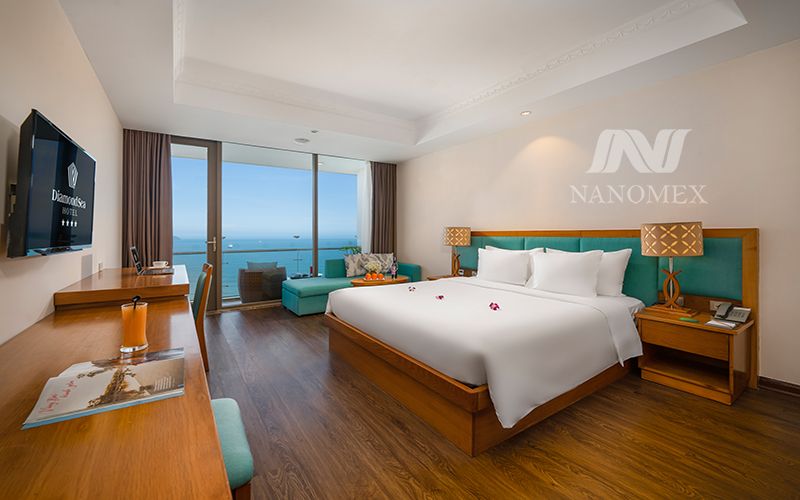 Không gian phòng ngủ hiện đại tiện nghi của Diamond Sea Hotel với các sản phẩm thương hiệu Nanomex
