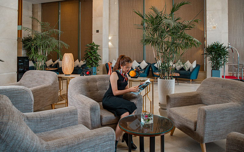 Khách sạn có thiết kế nội thất hiện đại và ấm cúng, cùng với những trang thiết bị cao cấp tiện nghi
