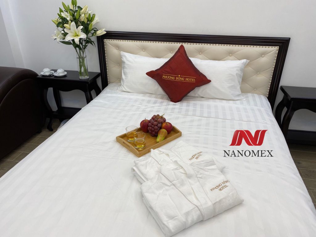Áo choàng phòng tắm khách sạn thương hiệu Nanomex sản xuất riêng cho Phương Đông Hotel